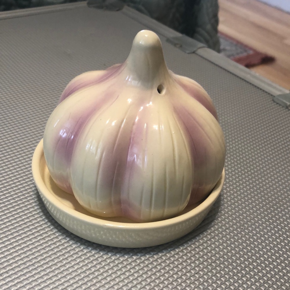 Garlic holder